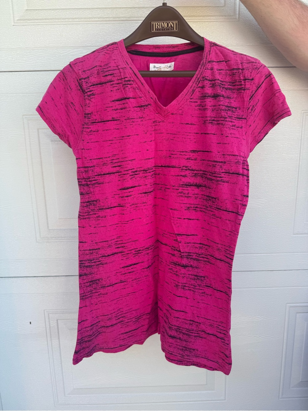Women’s Fuchsia V-Neck Short Sleeve Top (S)